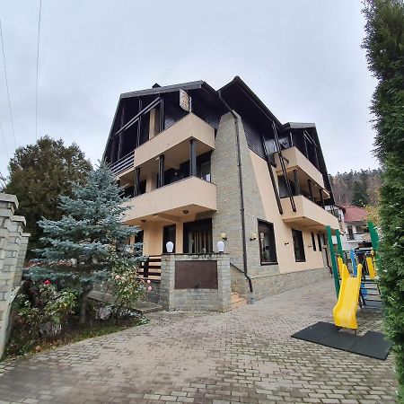 Pensiunea Public House Buşteni Εξωτερικό φωτογραφία