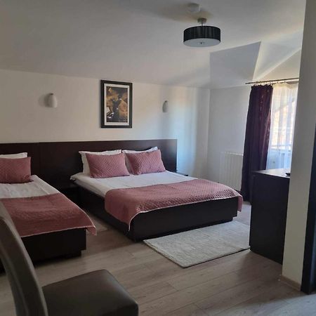 Pensiunea Public House Buşteni Εξωτερικό φωτογραφία