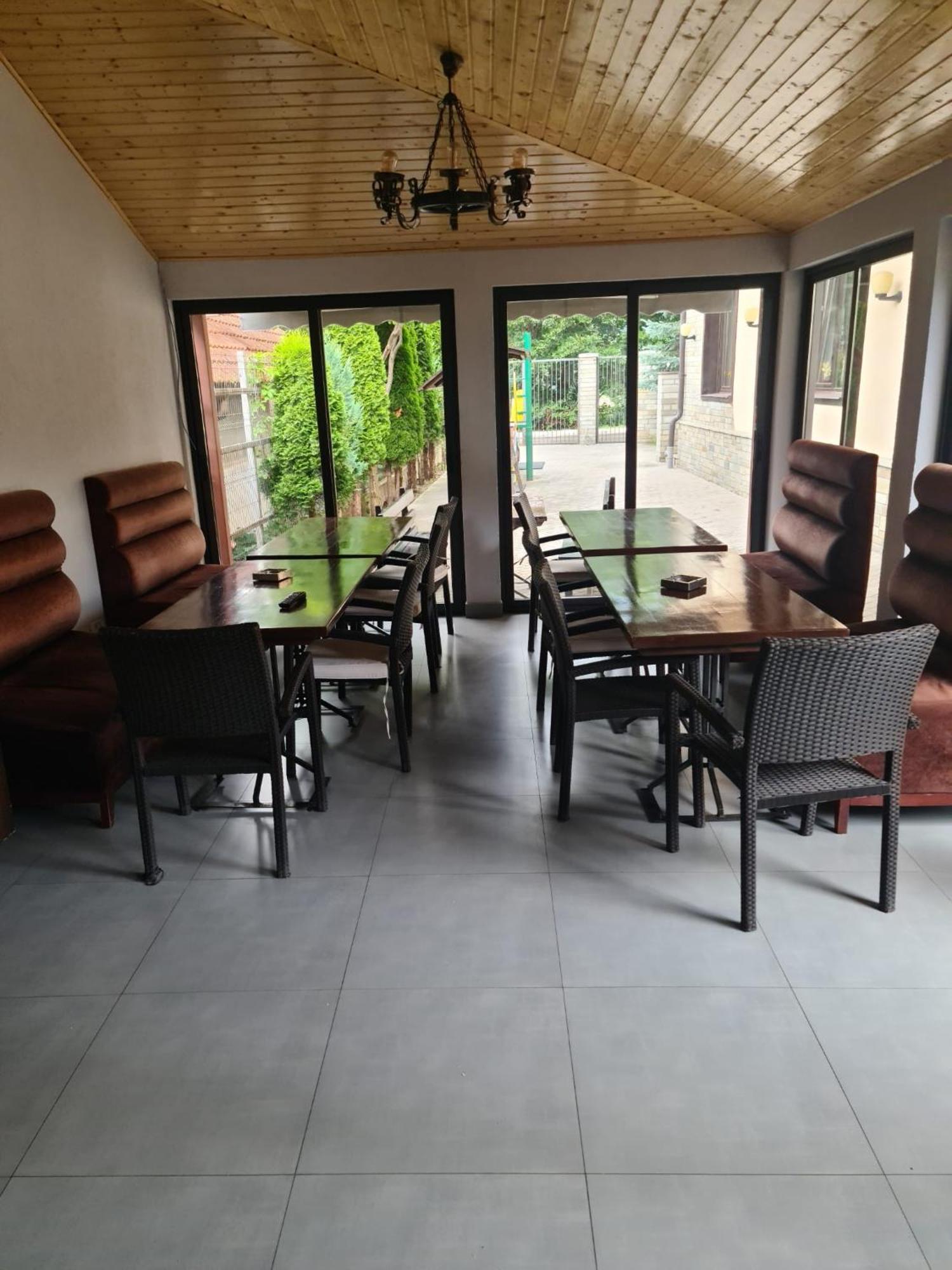 Pensiunea Public House Buşteni Εξωτερικό φωτογραφία